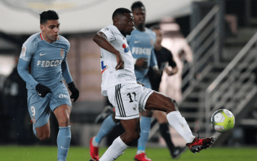 关于亚眠和雷恩狭胜，两队比分差距不大势均力敌迎接接下来的赛事的信息