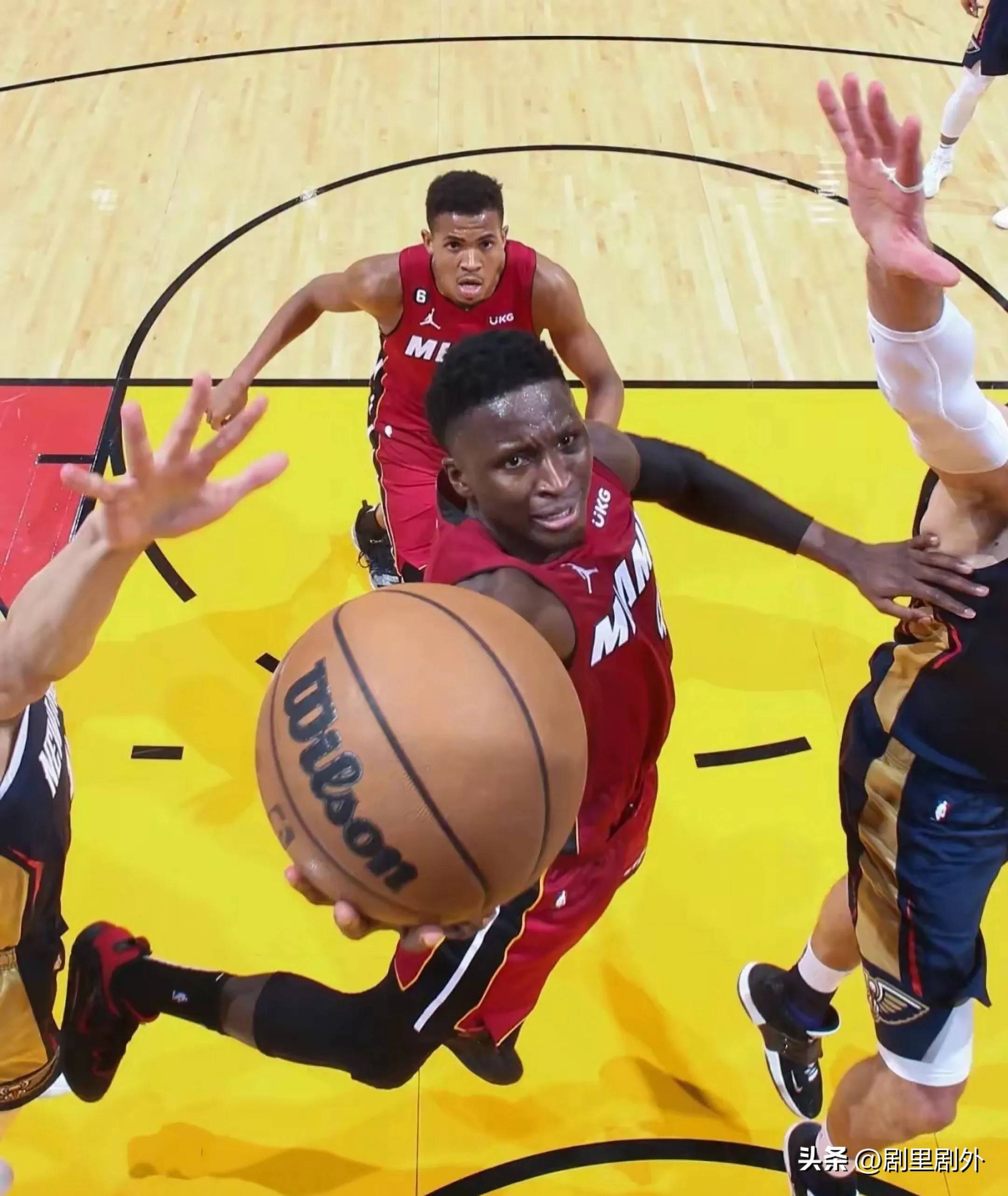 活塞客场击败凯尔特人，取得实现突破