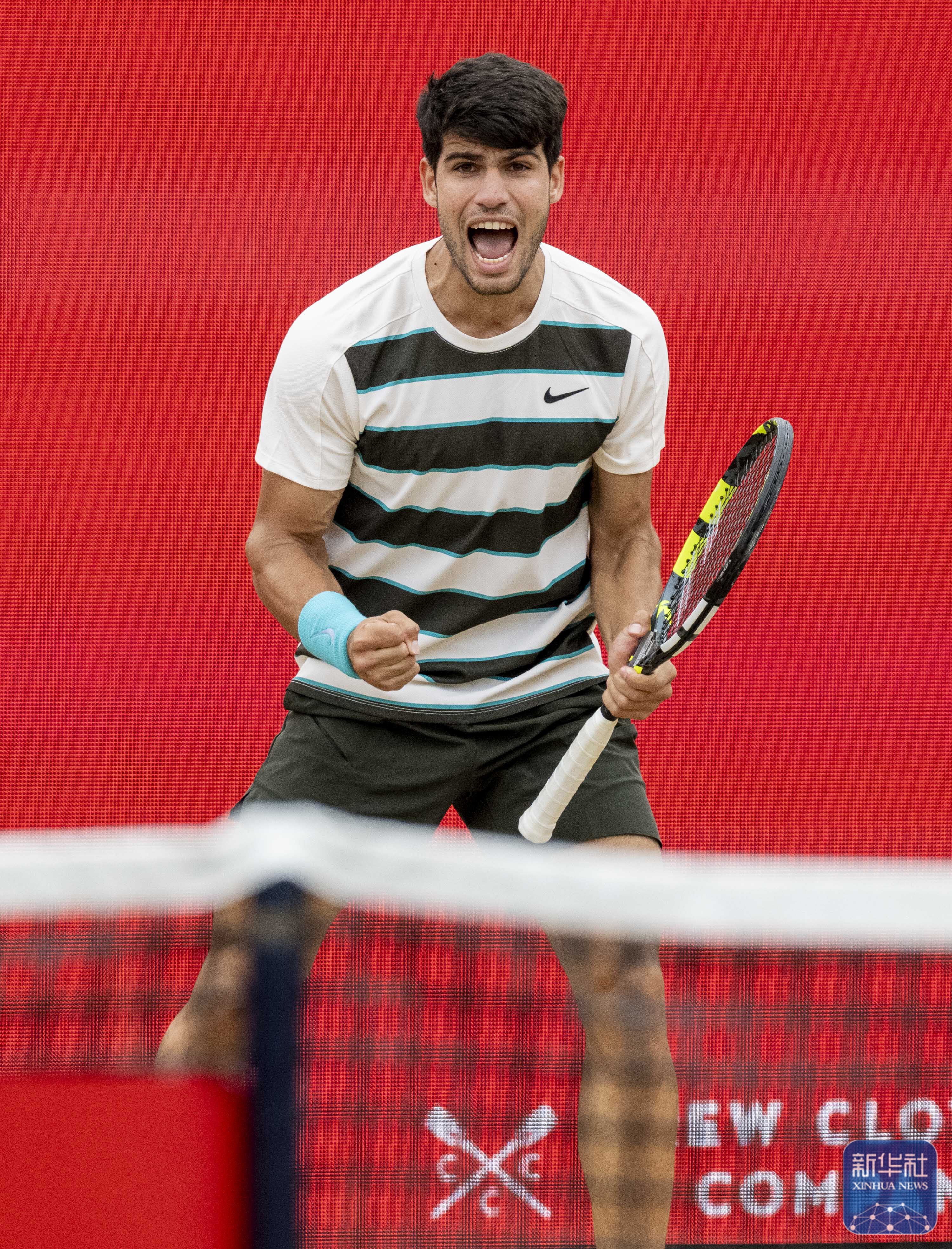 关于澳大利亚网球队轻取世界网球队，阿尔卡拉斯送出助攻的信息