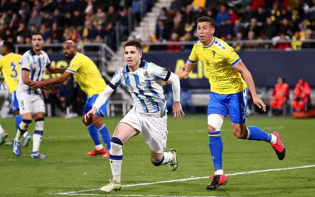 关于阿拉维斯主场不敌皇家社会，球队经历逆转的信息