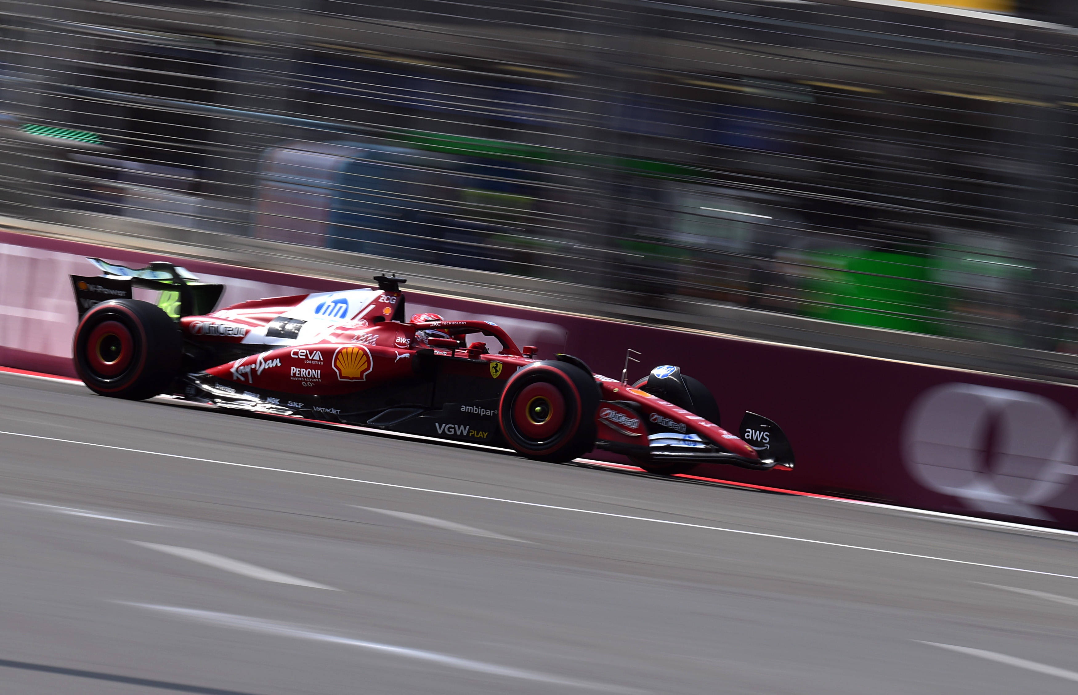 关于梅赛德斯翻盘法拉利，皮亚斯特里高光表现的信息