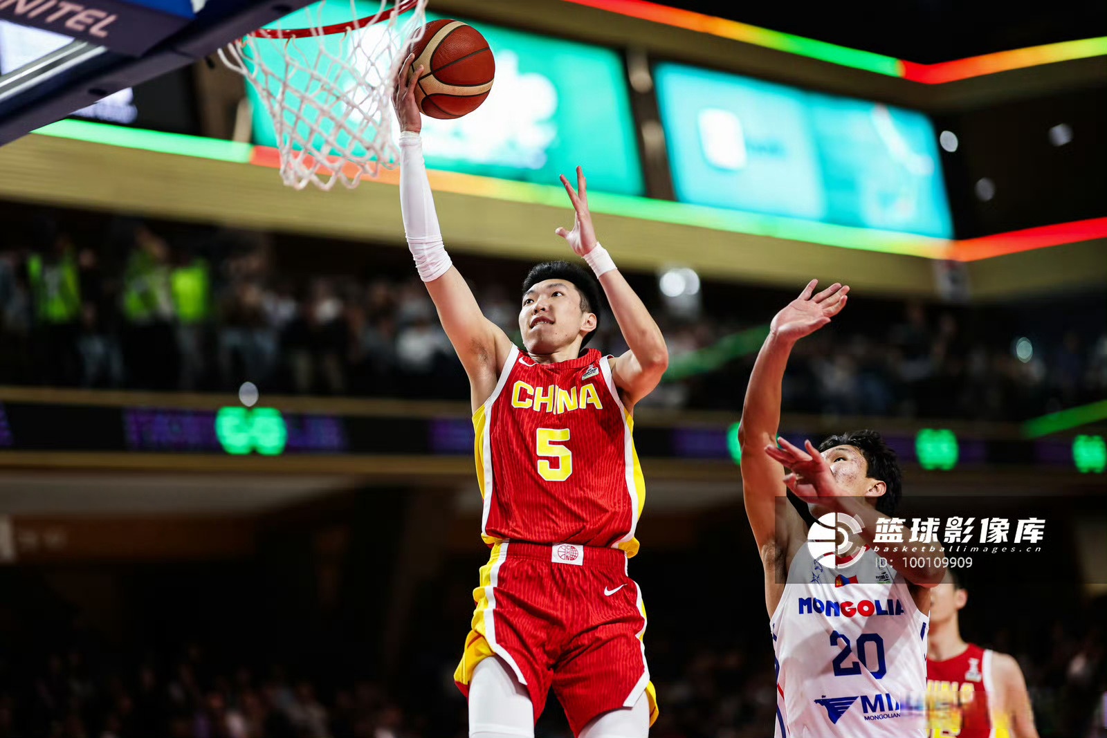 包含热血对决：球员豪情万丈，胜负令人期待的词条