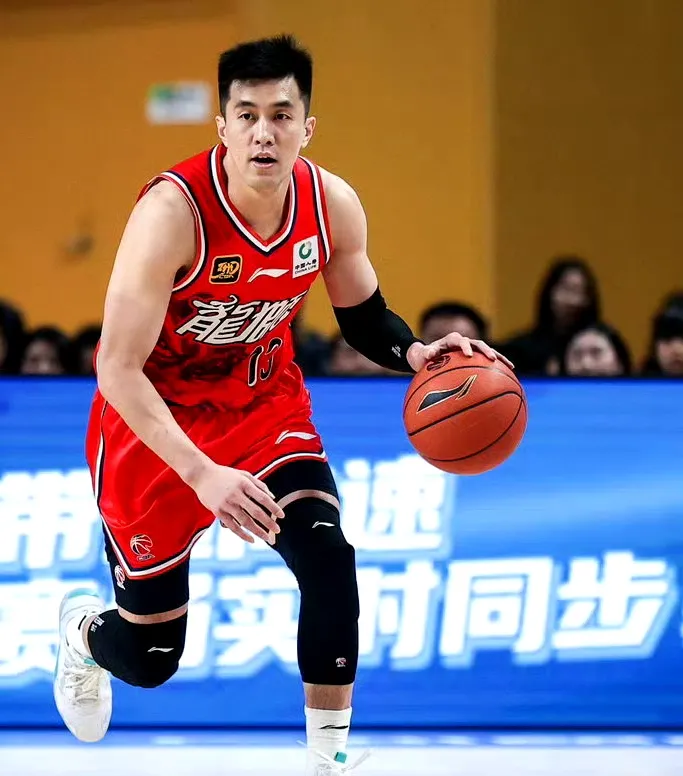 关于北京队轻取湖人,郭艾伦高光表现的信息 关于北京队轻取湖人,郭艾伦高光表现的信息