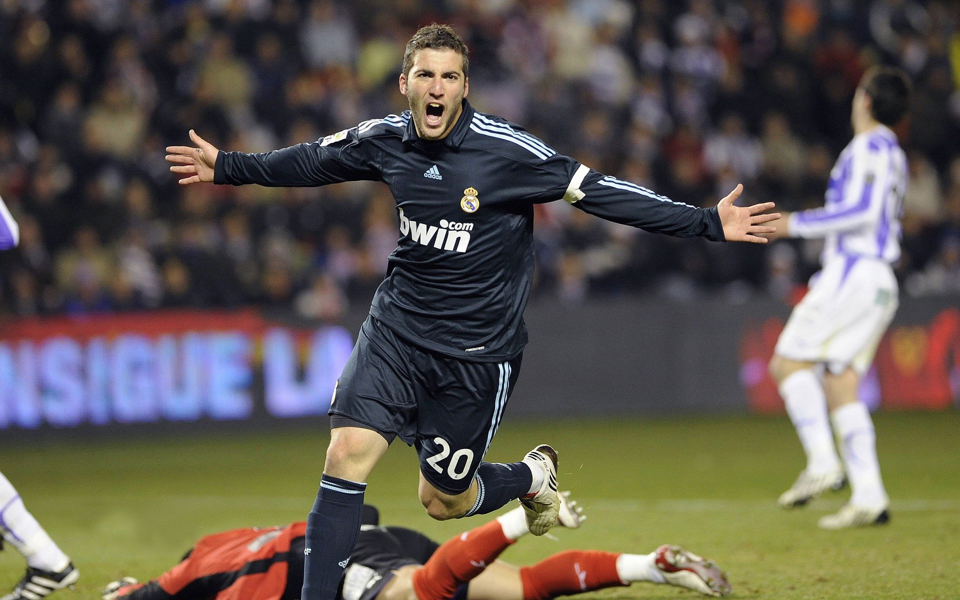 世界排名争夺战之夜，奥斯梅恩状态火热